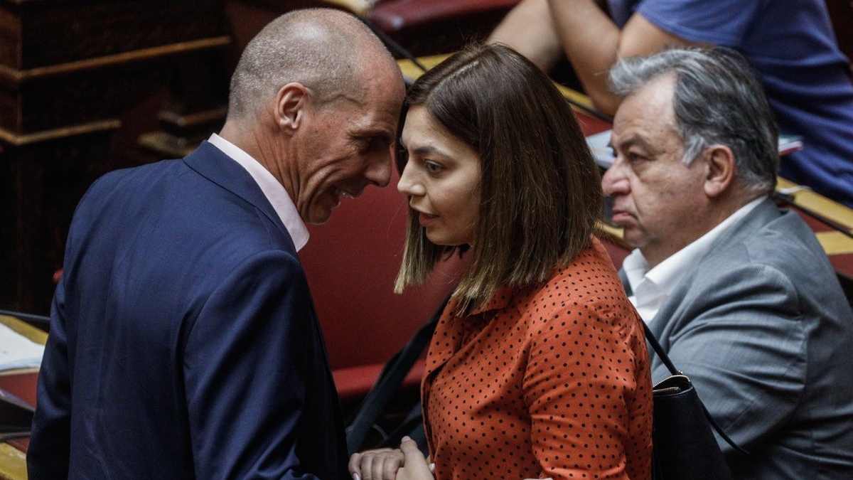 «Εμφύλιος» στο ΜέΡΑ25: Την παραίτηση Βαρουφάκη ζήτησε η Απατζίδη