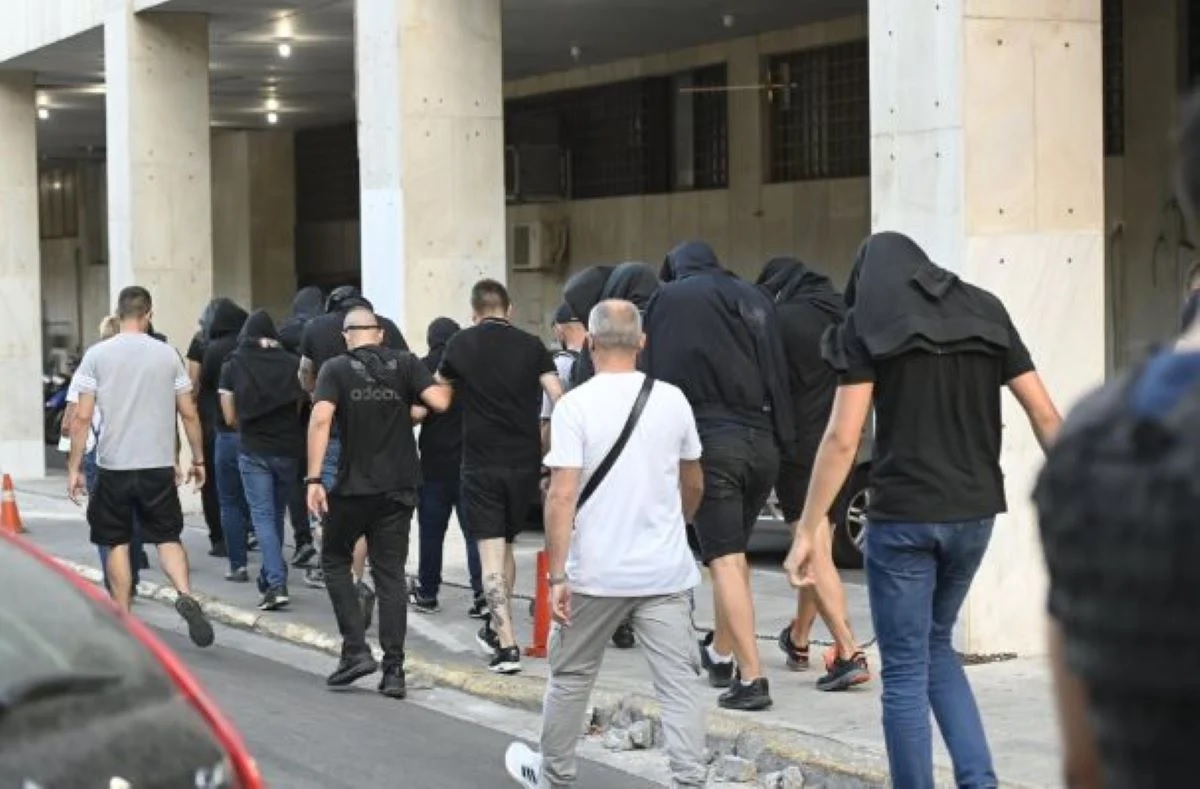 Ποινική δίωξη για 4 κακουργήματα και 7 πλημμελήματα σε βάρος των 104 χούλιγκαν