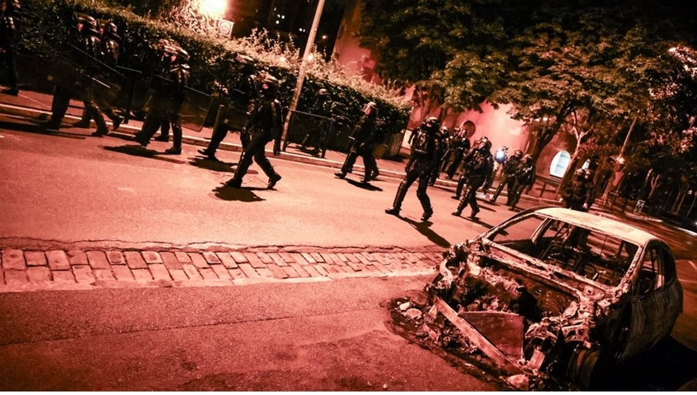 Observer για τα επεισόδια στην Γαλλία: ''Σύγκρουση μεταξύ δύο κόσμων'' 