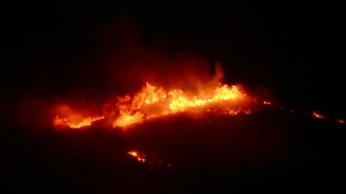 Νύχτα αγωνίας στα πύρινα μέτωπα της Μαγνησίας