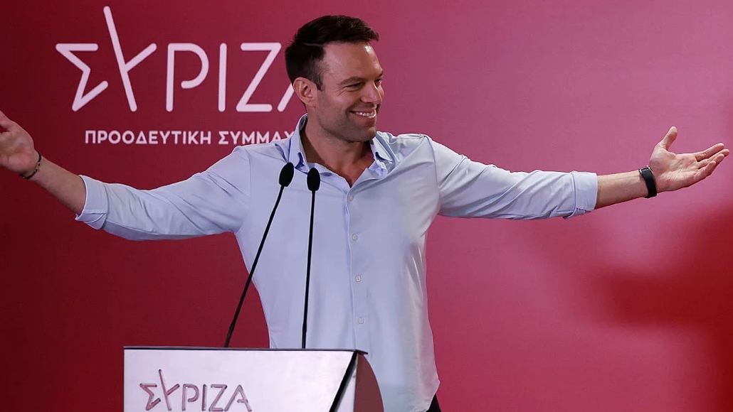 Ο Κασσελάκης κάνει... δάνειο στον ΣΥΡΙΖΑ για να αποφευχθεί η χρεωκοπία 