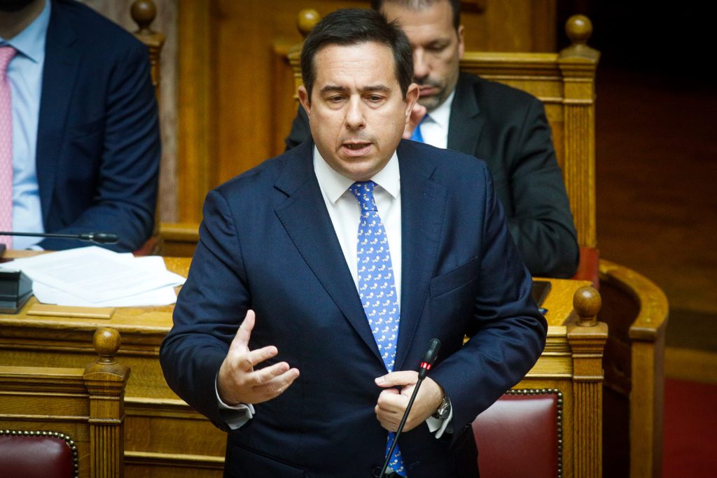 Το πρώτο μήνυμα του Μηταράκη μετά την απομάκρυνση του από την κυβέρνηση