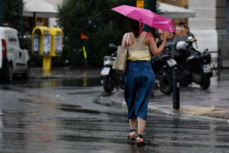 Καιρος: Που θα βρέξει σήμερα - Μικρή άνοδος για τη θερμοκρασία
