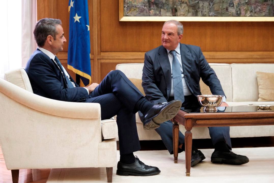 Προ των πυλών τετ-α-τετ Μητσοτάκη με Καραμανλή - Τι περιλαμβάνει η ατζέντα;