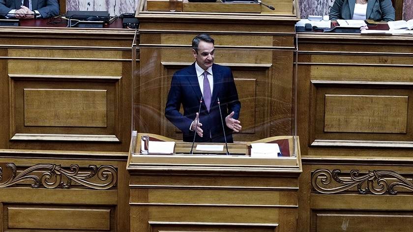 Παρέμβαση Μητσοτάκη στην Βουλή: Έκτακτο βοήθημα σε υγειονομικούς, χαμηλοσυνταξιούχους και άτομα με αναπηρία