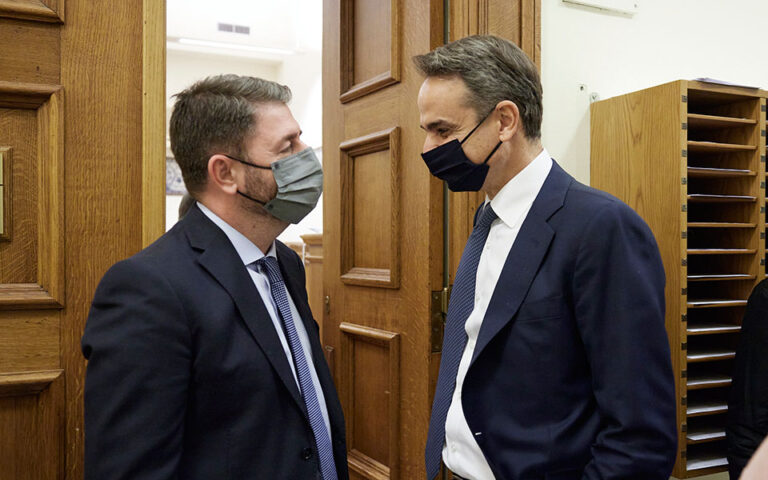 Μεγαλώνει η κόντρα κυβέρνησης - ΠΑΣΟΚ με φόντο την απόπειρα παρακολούθησης του Νίκου Ανδρουλάκη