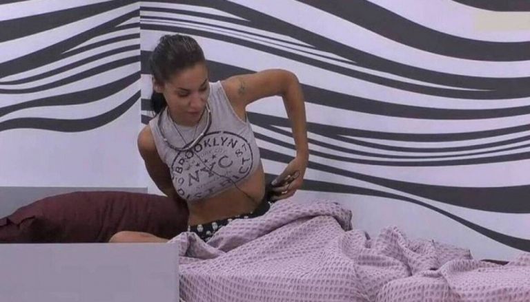 Big Brother: «Γκρεμίζει» το σπίτι η Ανχελίτα τις σέξι πόζες της (pic) 