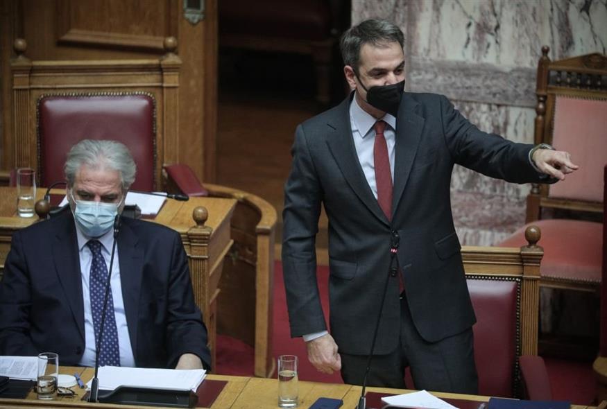 Στα ύψη το πολιτικό θερμόμετρο: Μετωπική Μητσοτάκη - Τσίπρα με φόντο την διαχείριση της κακοκαιρίας
