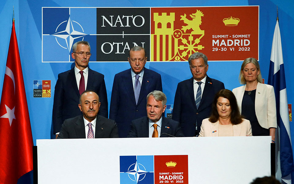 ΝΑΤΟ: Έκανε πίσω ο Ερντογάν - Ανοίγει ο δρόμος για ένταξη της Σουηδίας και της Φινλανδίας