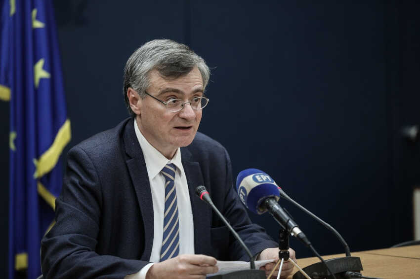 Κορωνοϊός - Τσιόδρας: ''Με τα εμβόλια έχουμε αποφύγει 8.400 θανάτους''