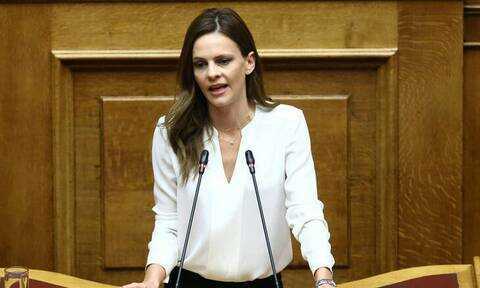 Βολές Αχτσιόγλου στην κυβέρνηση: ''Έχει χαθεί ο έλεγχος της πανδημίας''
