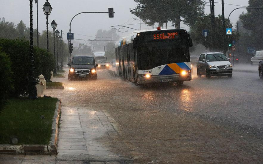 Κακοκαιρία: Πως λειτουργούν σήμερα τα ΜΜΜ στην Αττική και ποιοι δρόμοι είναι κλειστοί