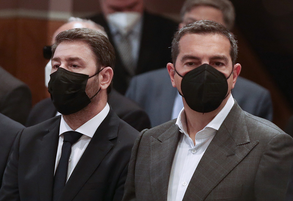 Όλο και πιο έντονο το «φλερτ» μεταξύ ΣΥΡΙΖΑ και ΚΙΝΑΛ