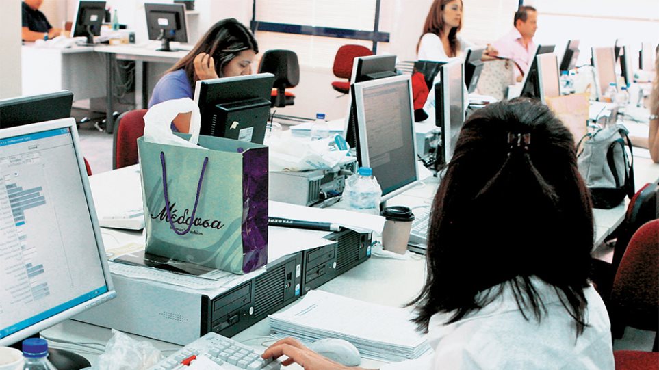 Αυξήσεις μετά από 14 χρόνια στους μισθούς των δημοσίων υπαλλήλων