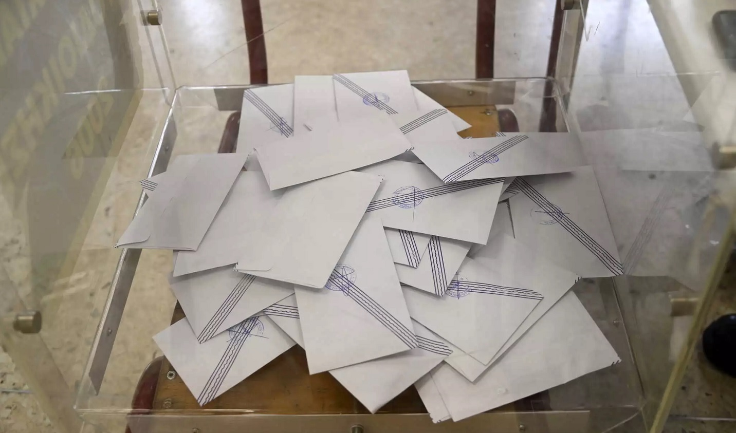 Σταθερά πρώτη και με διαφορά η ΝΔ σε νέα δημοσκόπηση - Μάχη για τη δεύτερη θέση