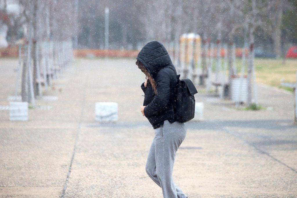 Έκτακτο δελτίο επιδείνωσης καιρού: Καταιγίδες και χαλάζι φέρνει η «Αθηνά»