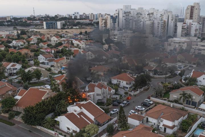 Σε κατάσταση πολέμου το Ισραήλ: Ομοβροντία ρουκετών από τη Χαμάς