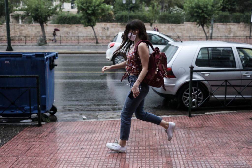 Καιρός: Πτώση της θερμοκρασίας από σήμερα και πολλά μποφόρ στο Αιγαίο