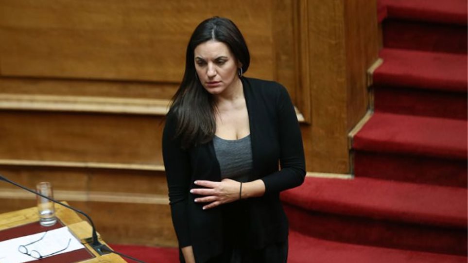 «Βόμβες» από Κεφαλογιάννη: ''Έχω βιώσει μη επαγγελματικές συμπεριφορές από συναδέλφους''