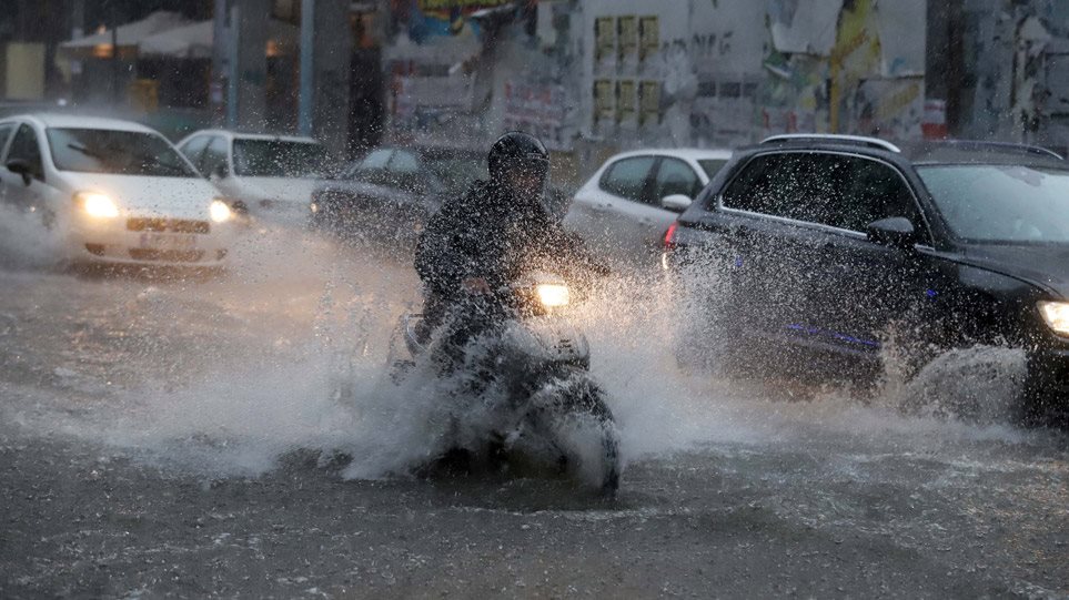 Καιρός: Προ των πυλών σφοδρές καταιγίδες - Ποιες περιοχές θα χτυπήσουν;