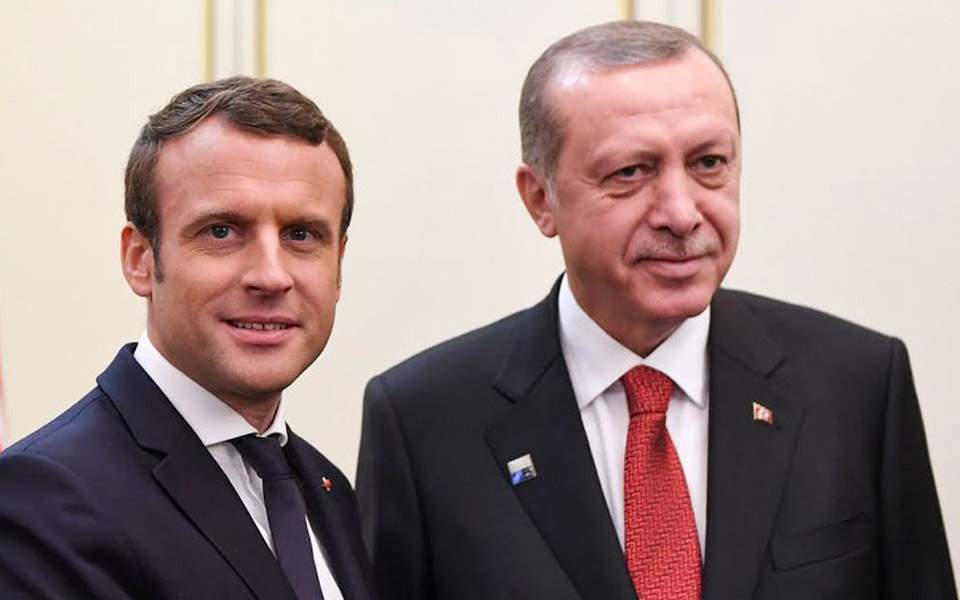 Τετ-α-τετ Μακρόν με Ερντογάν με φόντο την ένταση Σουηδίας και Φινλανδίας στο ΝΑΤΟ