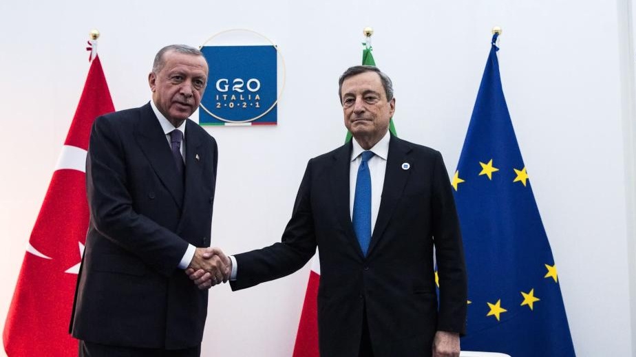 Ερντογάν σε Ντράγκι: «Η Ελλάδα αποτελεί κίνδυνο και για την Ιταλία, διώχνει μετανάστες»