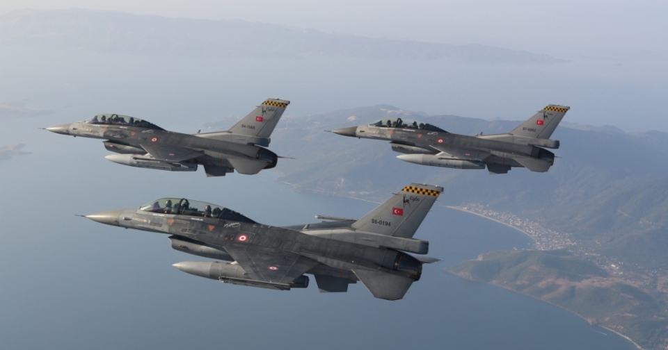 Τουρκία – Hürriyet: O οδικός χάρτης για την αγορά των F-16 και το «αγκάθι» Μενέντεζ