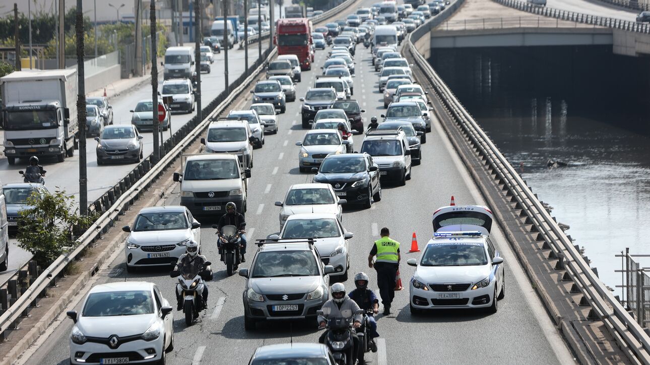 Έσπασε αγωγός και πλημμύρισε με νερά η Εθνική