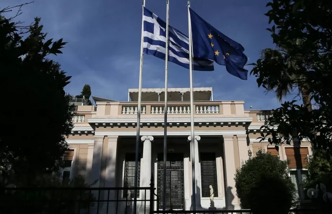 Αισιοδοξία στο Μαξίμου για το αποτέλεσμα της κάλπης: Τι θα κρίνει την αυτοδυναμία;