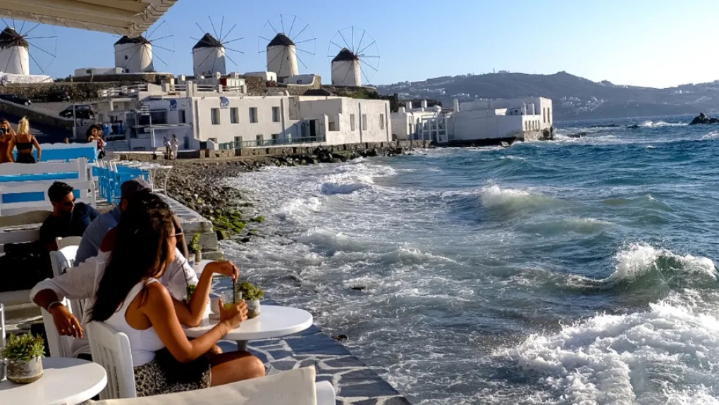 Στο στόχαστρο του υπουργείου Προστασίας του Πολίτη η «μαφία» της Μυκόνου