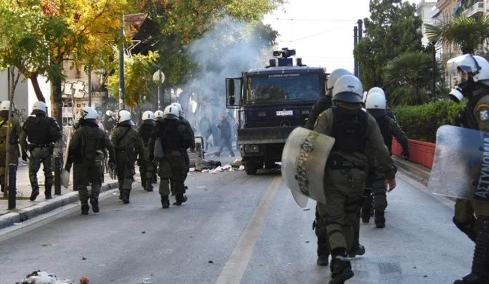 Επεισόδια στο κέντρο από αντιεξουσιαστές - Τραυματίες τρεις αστυνομικοί