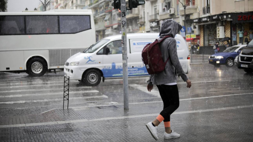 Καιρός: Πότε έρχεται «ψυχρή λίμνη» με καταιγίδες