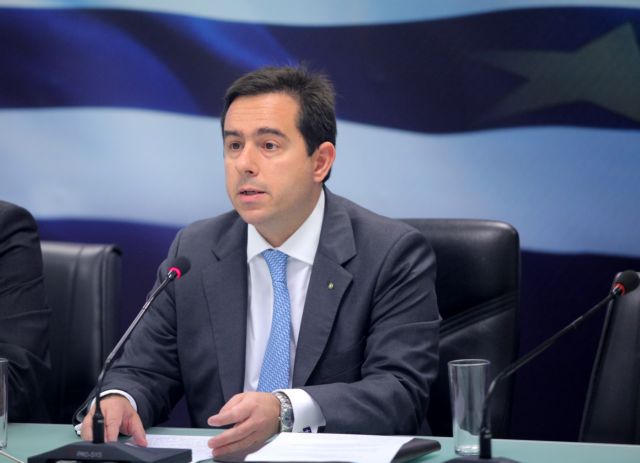 Διαμάχη Μηταράκη με ευρωβουλεύτρια για τους μετανάστες στην Αμυγδαλέζα