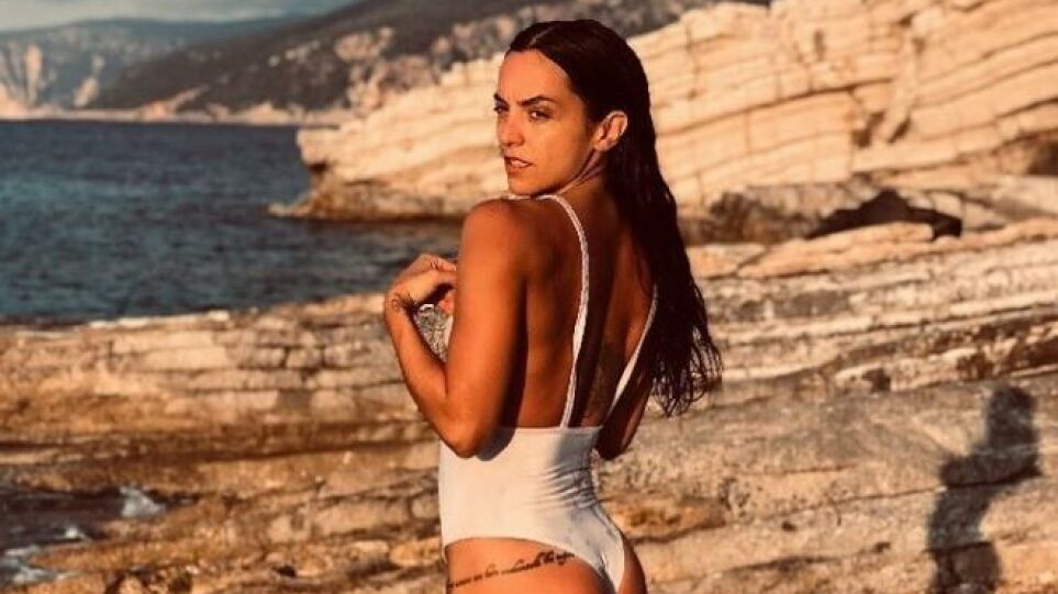 Καρολίνα Καλύβα: Ποζάρει με τη καυτή της πίσω όψη και προκαλεί «εγκεφαλικά» (pic)