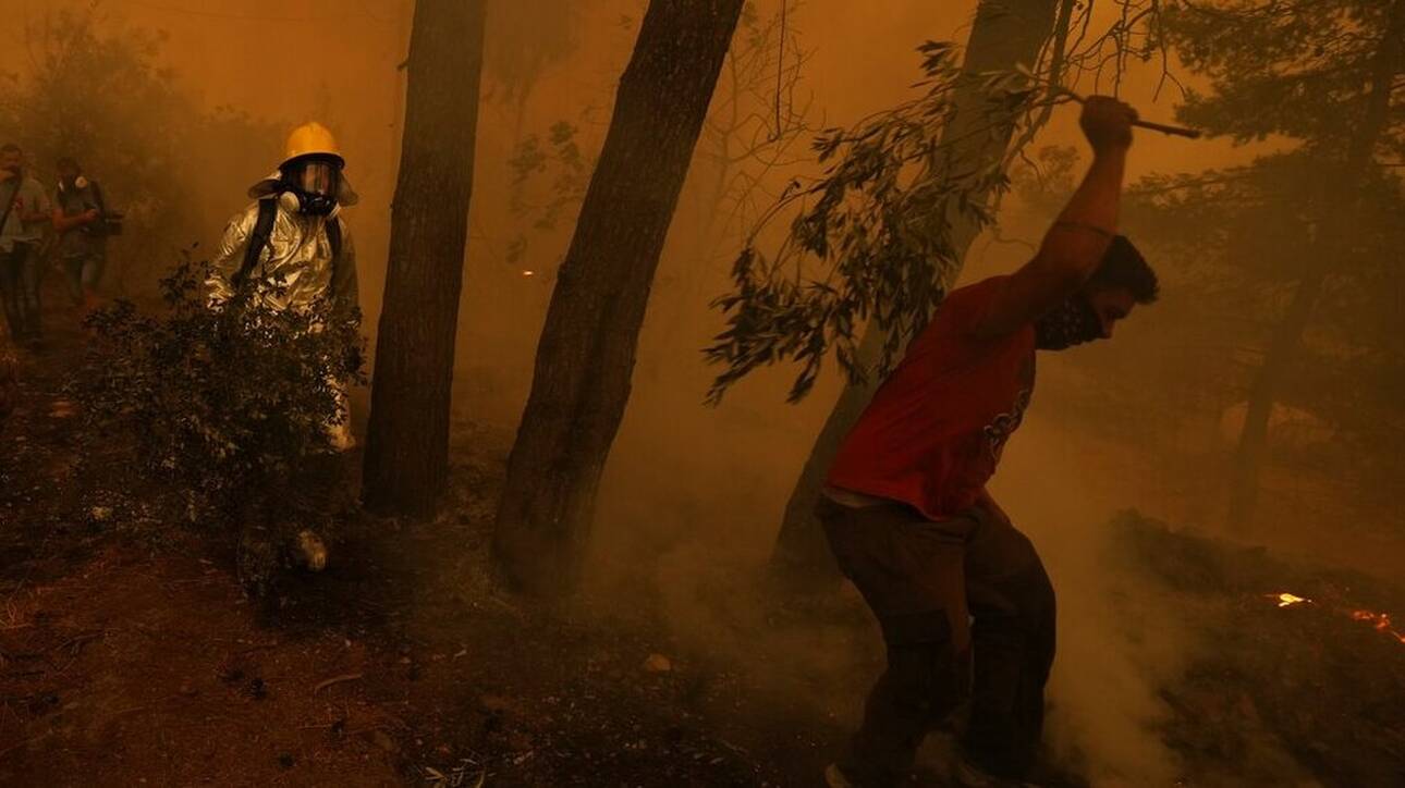 Μάχη με τις φλόγες στην Αρκαδία - Αγωνία να μην περάσει η φωτιά στο Μαίναλο