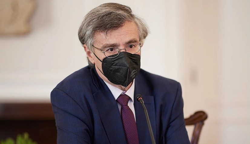 Ο Σωτήρης Τσιόδρας ανάμεσα στην σύγκρουση κυβέρνησης και ΣΥΡΙΖΑ για τις ΜΕΘ