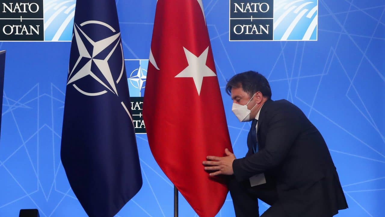 ΝΑΤΟ: Ποιους όρους θέτει η Τουρκία για την ένταξη Φινλανδίας και Σουηδίας