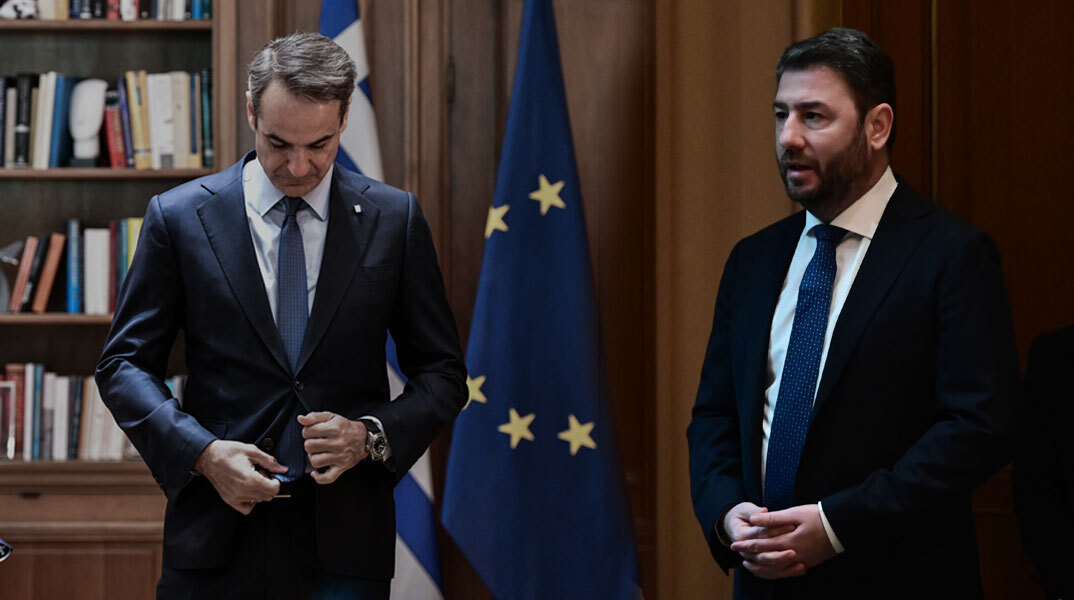 Η μοναξιά της κορυφής και το «αόρατο χέρι»