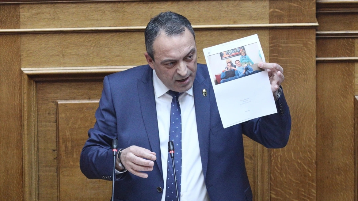 Ομοφοβικό «παραλήρημα» Στίγκα στην Βουλή 