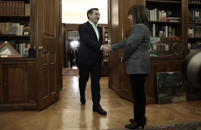 Στο Προεδρικό Μέγαρο ο Αλέξης Τσίπρας – Επέστρεψε την διερευνητική εντολή
