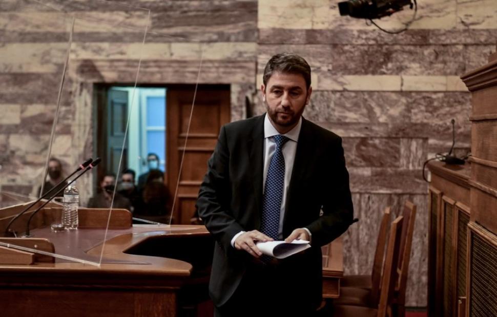 Πυρά ΝΔ και ΣΥΡΙΖΑ κατά Ανδρουλάκη: Ποιους ενόχλησε το «ναι» στην πρόταση μομφής και το «όχι» στις εκλογές