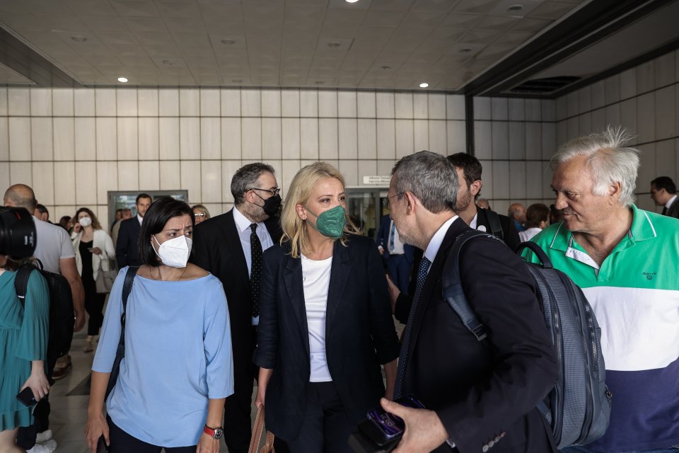 Πλημμύρα στη Μάνδρα: Αθώα η Ρένα Δούρου – Ένοχοι οκτώ κατηγορούμενοι
