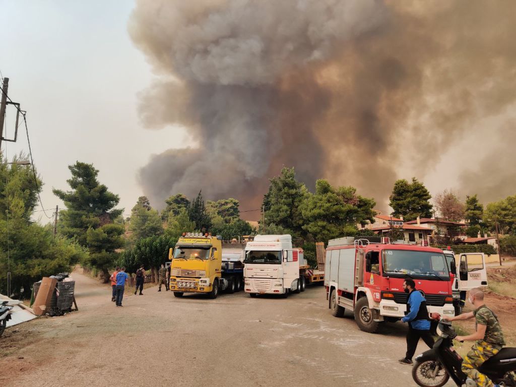Πύρινη κόλαση σε Αττική, Ευβοια και Μάνη