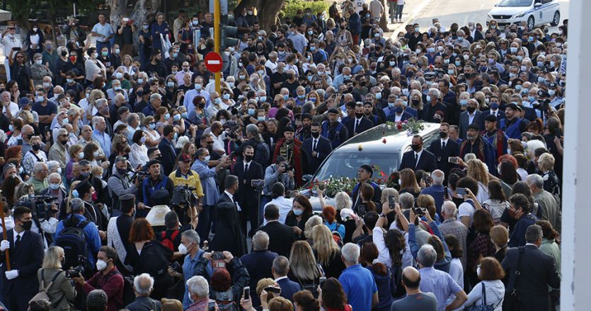 Μίκης Θεοδωράκης: Υποδέχεται η γη της Κρήτης τον σπουδαίο μουσικοσυνθέτη