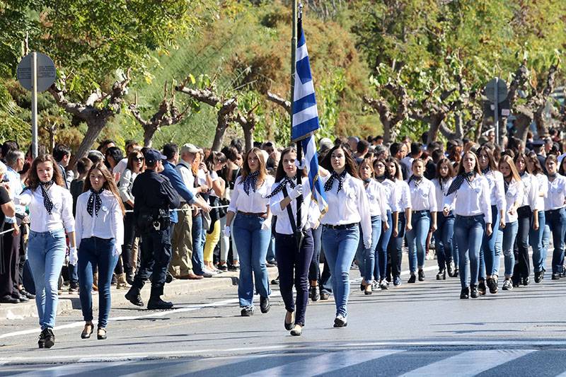 Αναστέλλονται οι παρελάσεις και στην Πιερία λόγω αύξησης των κρουσμάτων