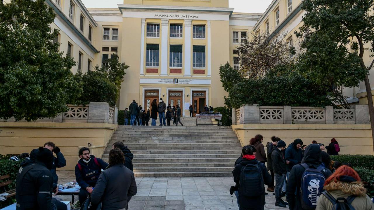 Κυβερνητικές πηγές: ''Απαντάμε στο αίτημα της κοινωνίας για ανοιχτά & ασφαλή Πανεπιστήμια''