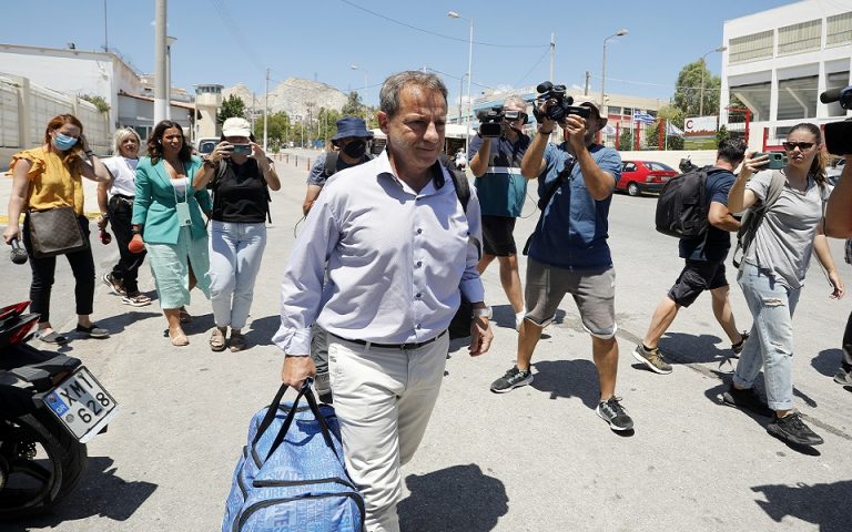 Υπόθεση Λιγνάδη: Συνεχίζεται η πολιτική σύγκρουση μεταξύ κυβέρνησης και αντιπολίτευσης