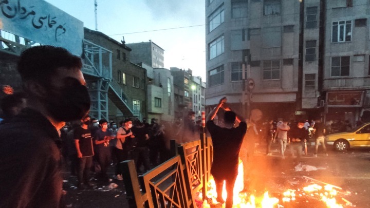 «Καμία επιείκεια»: Το Ιράν απειλεί να συντρίψει τους διαδηλωτές που ζητούν ελευθερία