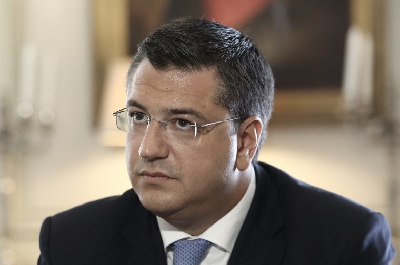 Αδιανόητη τουρκική πρόκληση: Απαγορεύτηκε στον Απόστολο Τζιτζικώστα να φτάσει στην Σμύρνη