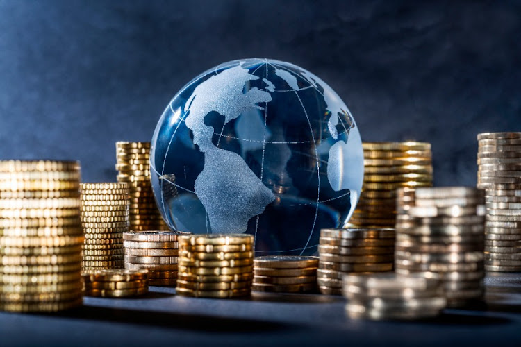 Επιβραδύνεται η παγκόσμια ανάπτυξη στο 3% φέτος και στο 2,7% το 2024